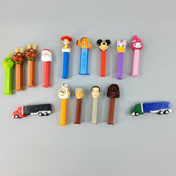 PEZ Lot of Dispenser Star Wars / My Melody / Nemo/ Christmas The Grinch / Jessie - Picture 1 of 9